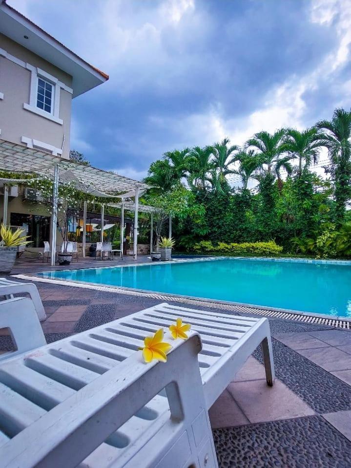 Country Heritage Hotel สุราบายา ภายนอก รูปภาพ