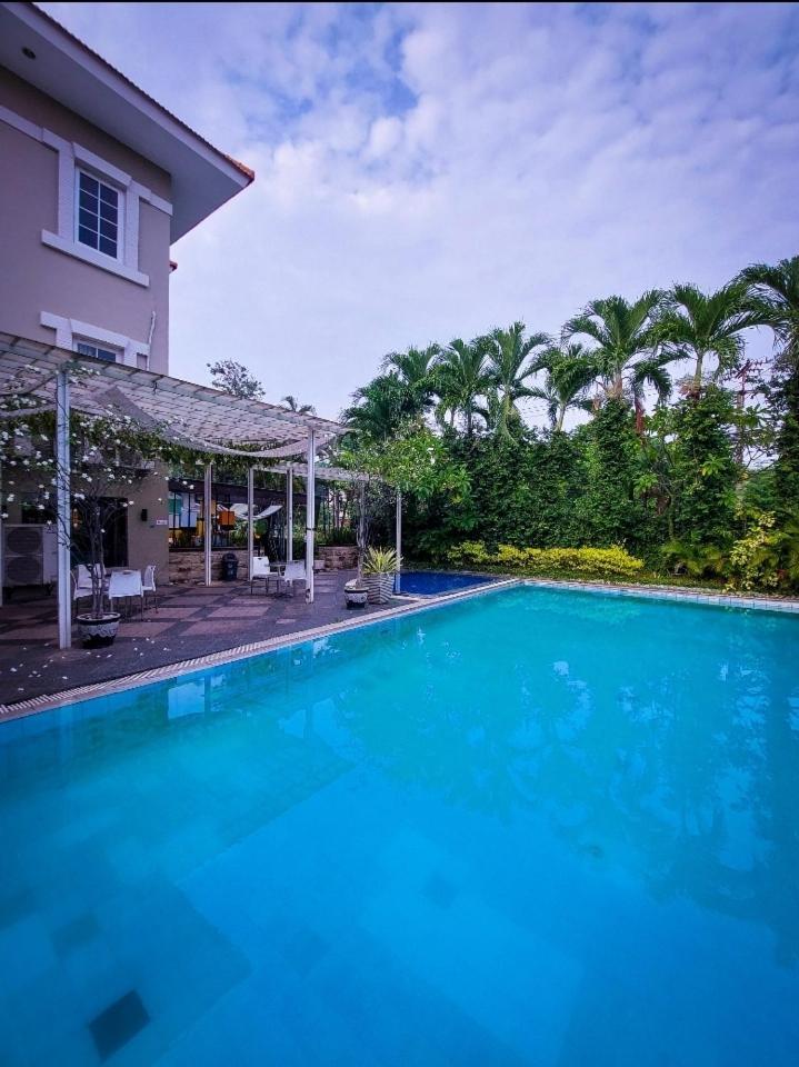 Country Heritage Hotel สุราบายา ภายนอก รูปภาพ